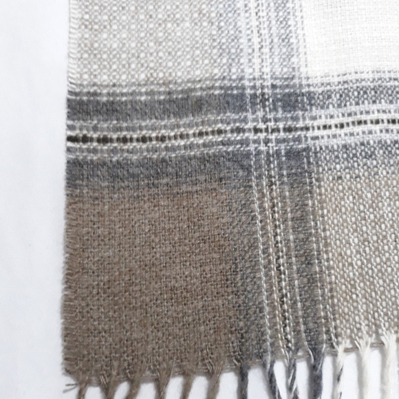 V. Fraas Cashmink plaid scarf - Picture 4 of 6